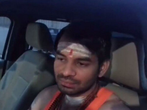 Dressed as Lord Shiva, Tej Pratap visits Patna temple Dressed as Lord Shiva, Tej Pratap visits Patna temple