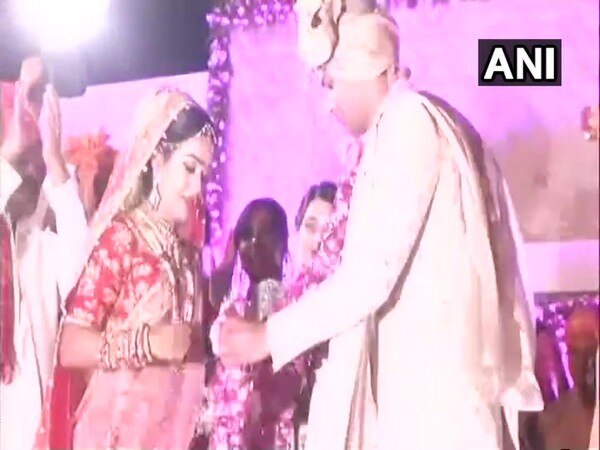 Tej Pratap ties knot with Aishwarya Rai Tej Pratap ties knot with Aishwarya Rai