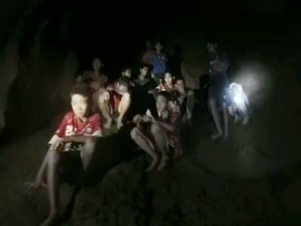 Diver dies on Thailand cave rescue operation Diver dies on Thailand cave rescue operation