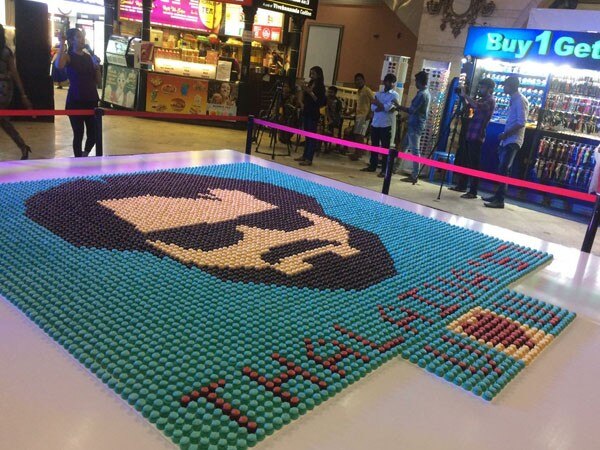 Tribute of 6700 cupcakes for 67-year-old Rajinikanth Tribute of 6700 cupcakes for 67-year-old Rajinikanth