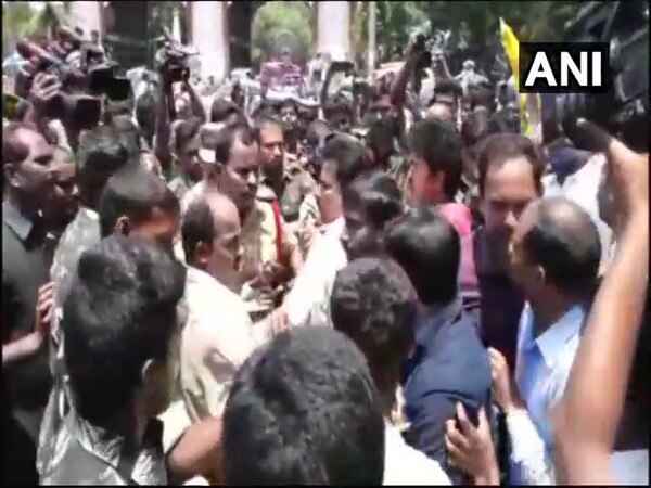 TDP workers pelt stones at Amit Shah's convoy TDP workers pelt stones at Amit Shah's convoy