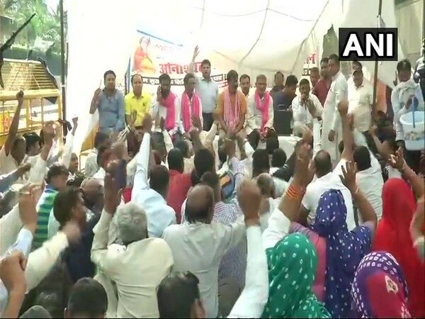 NDMC protesters call off strike following meeting with Manoj Tiwari NDMC protesters call off strike following meeting with Manoj Tiwari