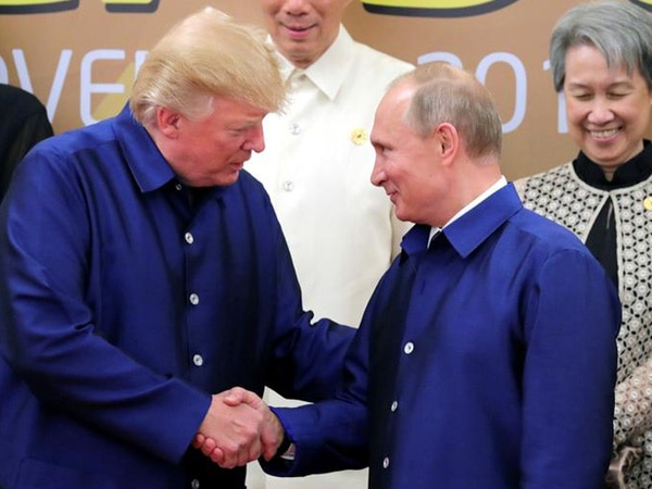 Putin, Trump share brief handshake at APEC summit Putin, Trump share brief handshake at APEC summit