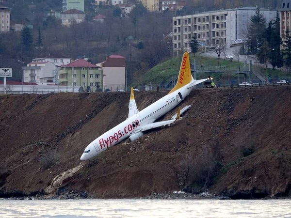 Passenger jet skids off runway in Turkey Passenger jet skids off runway in Turkey