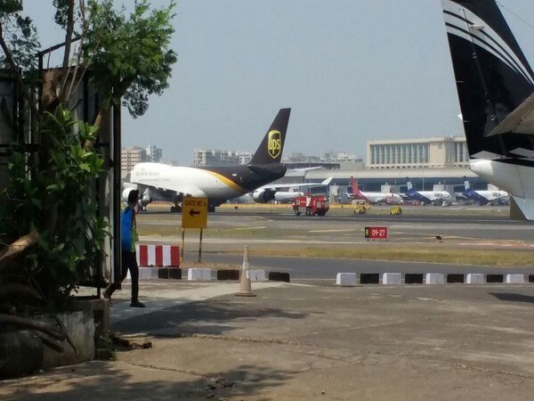 UPS Airlines' flight suffers hydraulic failure, makes emergency landing UPS Airlines' flight suffers hydraulic failure, makes emergency landing