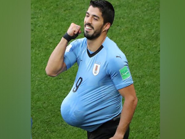 Suarez's goal books Uruguay's place in FIFA WC knockout rounds Suarez's goal books Uruguay's place in FIFA WC knockout rounds