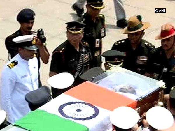 Vajpayee's mortal remains reach BJP headquarters Vajpayee's mortal remains reach BJP headquarters