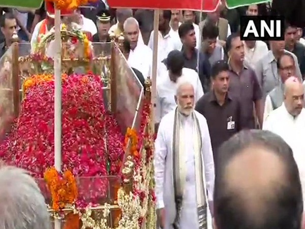 Atal Bihari Vajpayee's final journey begins Atal Bihari Vajpayee's final journey begins