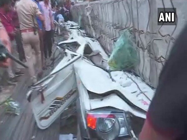 Varanasi: Portion of under-construction flyover collapses,  12 dead Varanasi: Portion of under-construction flyover collapses,  12 dead