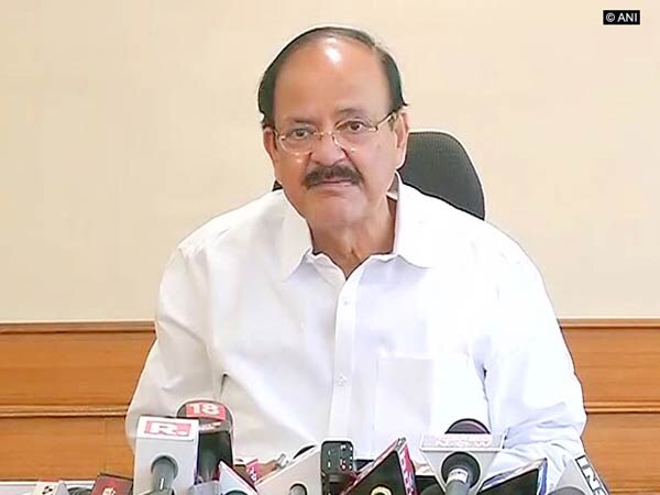 Venkaiah Naidu takes dig at Rahul, dubs dynasty in democracy as 'nasty' Venkaiah Naidu takes dig at Rahul, dubs dynasty in democracy as 'nasty'