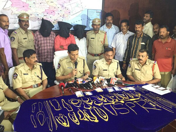 Andhra: Gold ornaments robbed from bank recovered Andhra: Gold ornaments robbed from bank recovered