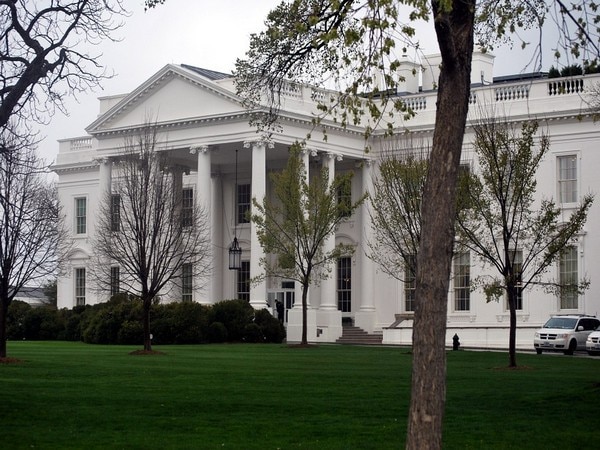 Man arrested after making bomb threat to White House Man arrested after making bomb threat to White House