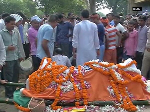 UP: Wreath laying ceremony of BSF constable held in Balia UP: Wreath laying ceremony of BSF constable held in Balia