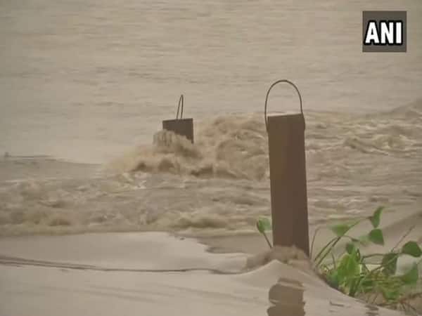 Yamuna river crosses danger mark: 2 trains cancelled, 17 diverted Yamuna river crosses danger mark: 2 trains cancelled, 17 diverted