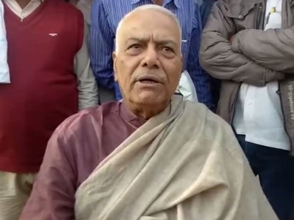 Yashwant Sinha pledges to fight for Maharashtra farmers Yashwant Sinha pledges to fight for Maharashtra farmers