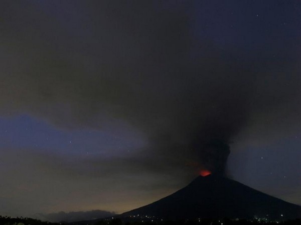 Flights to Bali cancelled following volcanic activity at Mount Agung Flights to Bali cancelled following volcanic activity at Mount Agung