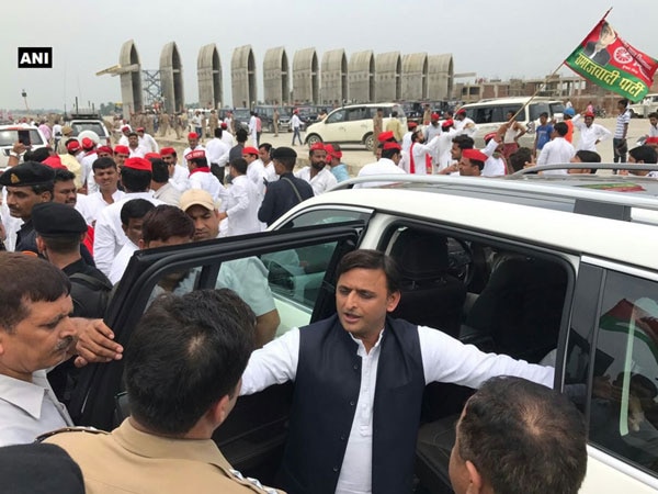 Former UP CM Akhilesh Yadav detained on Agra Lucknow Expressway Former UP CM Akhilesh Yadav detained on Agra Lucknow Expressway