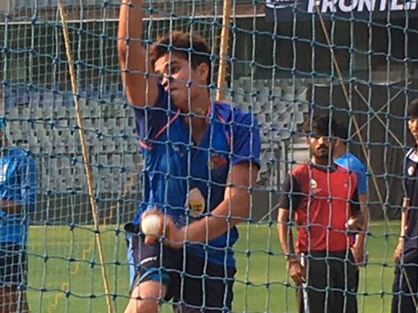 Arjun Tendulkar bowls to Indian cricket team in the nets Arjun Tendulkar bowls to Indian cricket team in the nets