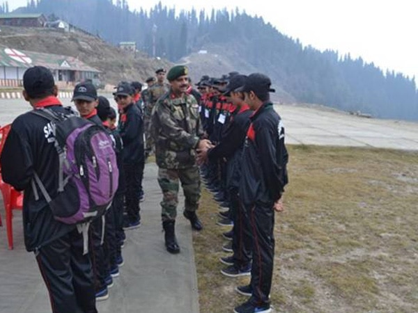 Capacity building tours by Indian Army for Kashmir students elicit positive response Capacity building tours by Indian Army for Kashmir students elicit positive response