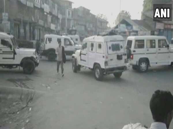 J-K: Policeman killed, two injured in a terrorists attack in Anantnag J-K: Policeman killed, two injured in a terrorists attack in Anantnag