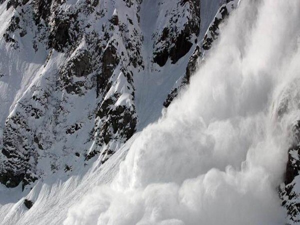 Avalanche kills three jawans in Kupwara Avalanche kills three jawans in Kupwara