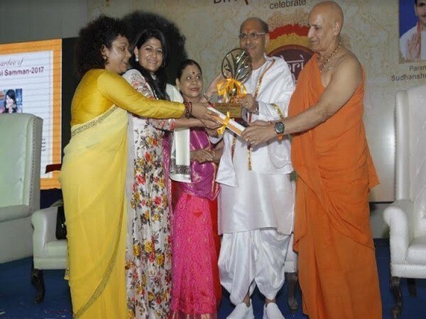 Social Activist Parull Mahaajan honoured with 'Shri Shakti Samman' Social Activist Parull Mahaajan honoured with 'Shri Shakti Samman'