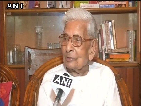 98-year-old man clears MA Economics exam in Bihar 98-year-old man clears MA Economics exam in Bihar