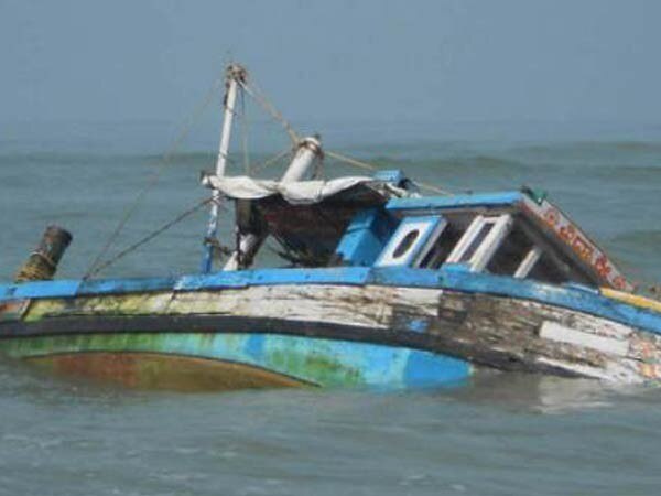 Andhra: Boat capsizes in Godavari river, 23 missing Andhra: Boat capsizes in Godavari river, 23 missing