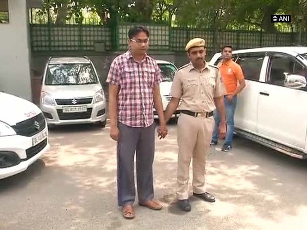 Delhi man arrested for blackmailing people on social media Delhi man arrested for blackmailing people on social media