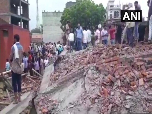 Ghaziabad: 4 injured in building collapse Ghaziabad: 4 injured in building collapse