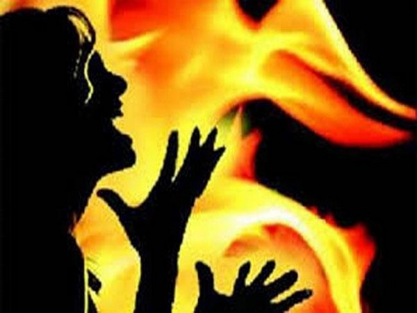 Woman burnt alive in UP, dies Woman burnt alive in UP, dies