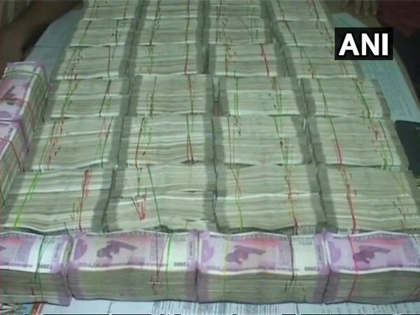 2 crore seized at Mughalsarai railway station 2 crore seized at Mughalsarai railway station