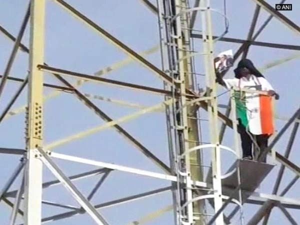 Cong worker climbs up tower to protest against parole granted to Rajiv Gandhi assassin Cong worker climbs up tower to protest against parole granted to Rajiv Gandhi assassin