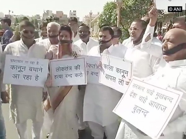 Congress protests against Rajasthan Ordinance outside state assembly Congress protests against Rajasthan Ordinance outside state assembly