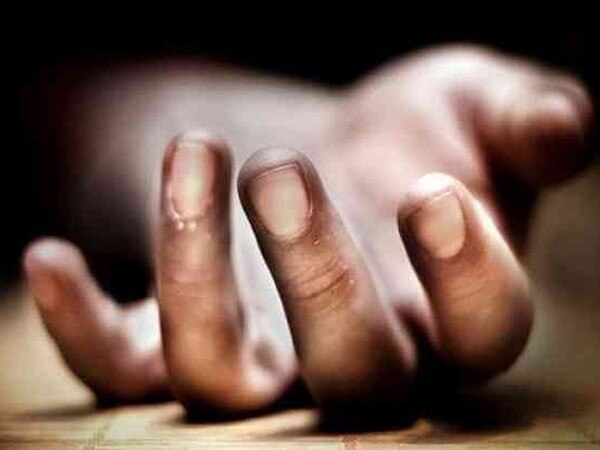 Telangana: Couple commits suicide by jumping in front of train Telangana: Couple commits suicide by jumping in front of train