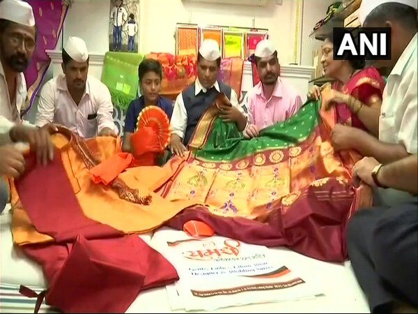 Mumbai Dabbawalas to send wedding attire to 'friend's son' Prince Harry