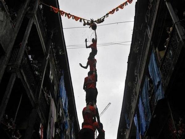 Mumbai: 1 dead, 36 'govindas' injured Dahi Handi celebrations Mumbai: 1 dead, 36 'govindas' injured Dahi Handi celebrations