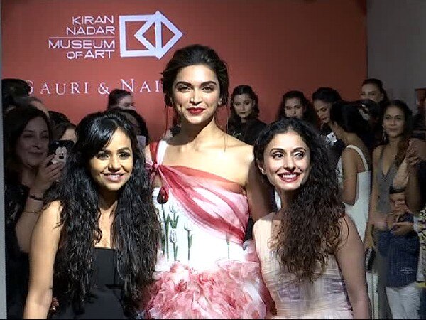 Deepika Padukone graces the ramp for designer-duo Gauri & Nainika Deepika Padukone graces the ramp for designer-duo Gauri & Nainika