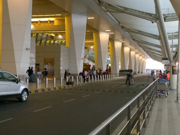 Delhi airport woes: Separate counters for business/first class may reduce T-3 immigration lines Delhi airport woes: Separate counters for business/first class may reduce T-3 immigration lines