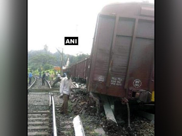 Maharashtra: Six wagons of goods train derails near Khandala Maharashtra: Six wagons of goods train derails near Khandala