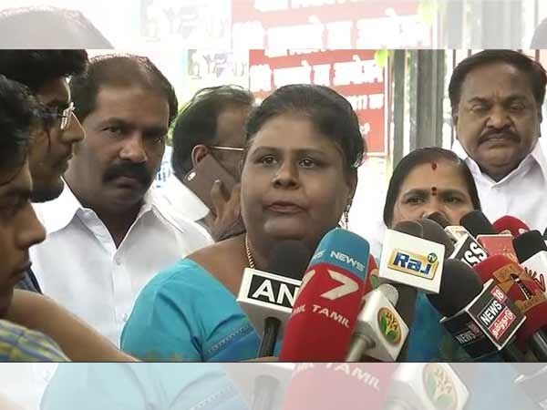 AIADMK power struggle: Dinakaran faction move Madras HC, meets EC officials AIADMK power struggle: Dinakaran faction move Madras HC, meets EC officials