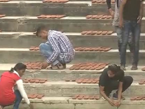 Yogi govt. to set world record by lighting two lakh diyas on Diwali