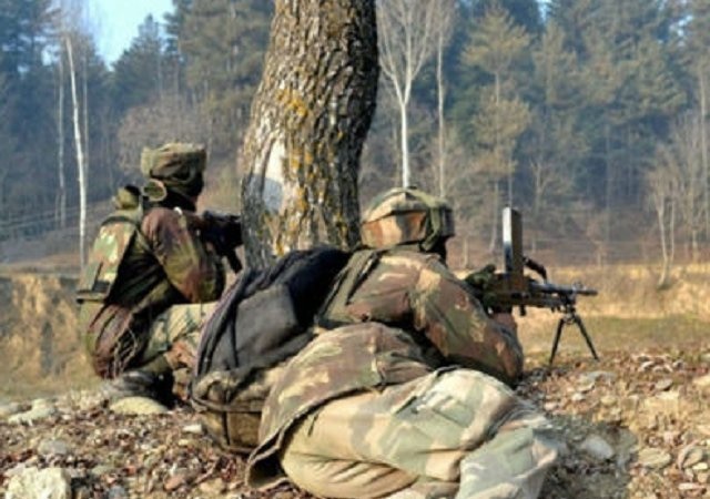 4 Naxals killed in encounter with police in Jharkhand 4 Naxals killed in encounter with police in Jharkhand