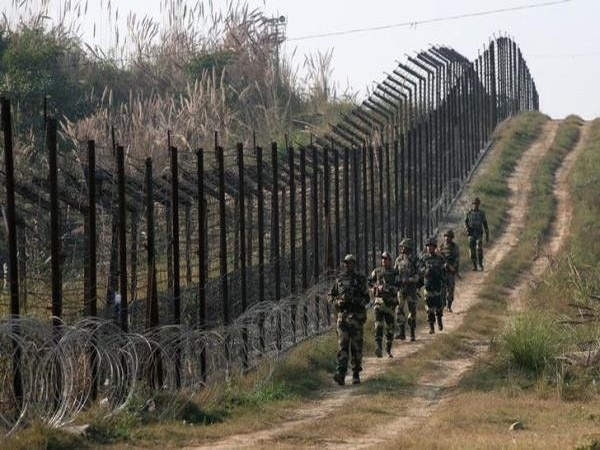 Infiltration bid foiled at India-Pakistan border Infiltration bid foiled at India-Pakistan border