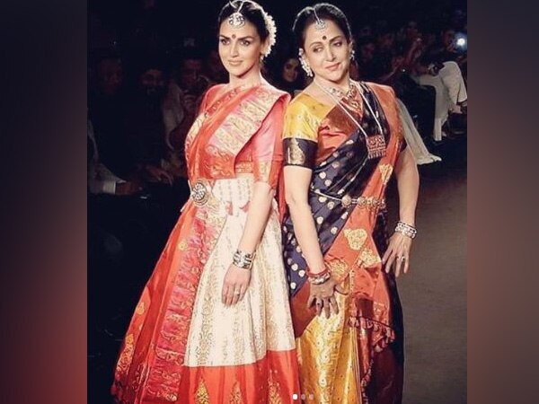 LFW 2018: Esha Deol, Hema Malini set ramp ablaze LFW 2018: Esha Deol, Hema Malini set ramp ablaze