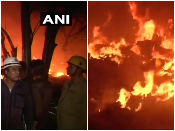 Delhi: Massive fire breaks out in plastic godown Delhi: Massive fire breaks out in plastic godown