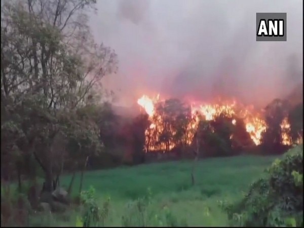 Maharashtra: Fire breaks out at Kalyan dumping ground Maharashtra: Fire breaks out at Kalyan dumping ground