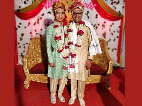 US-based Indian, gay partner tie knot in Maharashtra US-based Indian, gay partner tie knot in Maharashtra