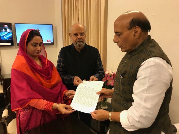 1984 riots: Harsimrat Kaur meets Rajnath seeking Tytler's arrest 1984 riots: Harsimrat Kaur meets Rajnath seeking Tytler's arrest