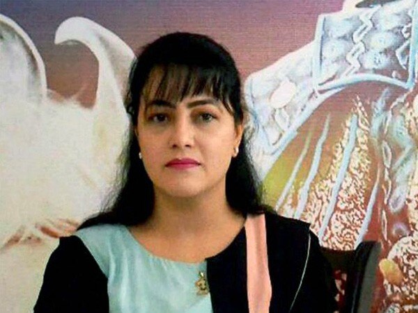 Honeypreet rejects allegations of illicit relations with Dera chief, slams reports of inciting riots   Honeypreet rejects allegations of illicit relations with Dera chief, slams reports of inciting riots